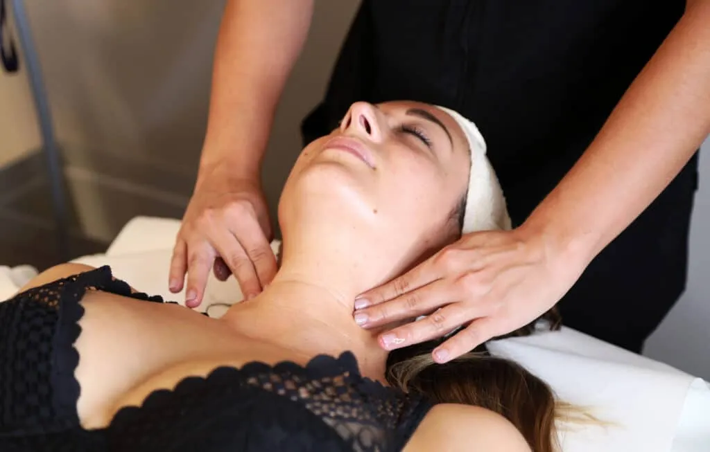 Massage Miracle Face by Renata França